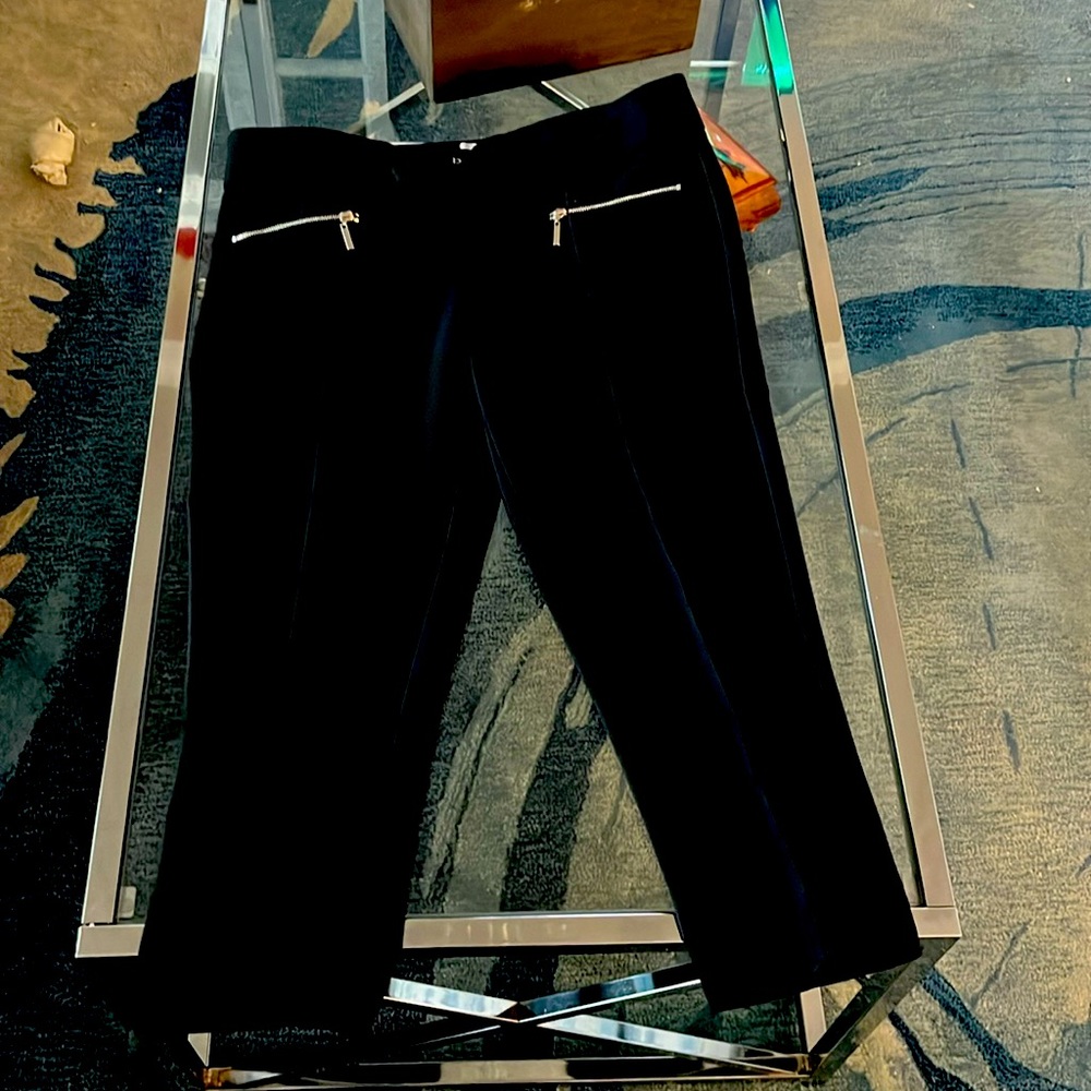 Cropped black slim fitted pants